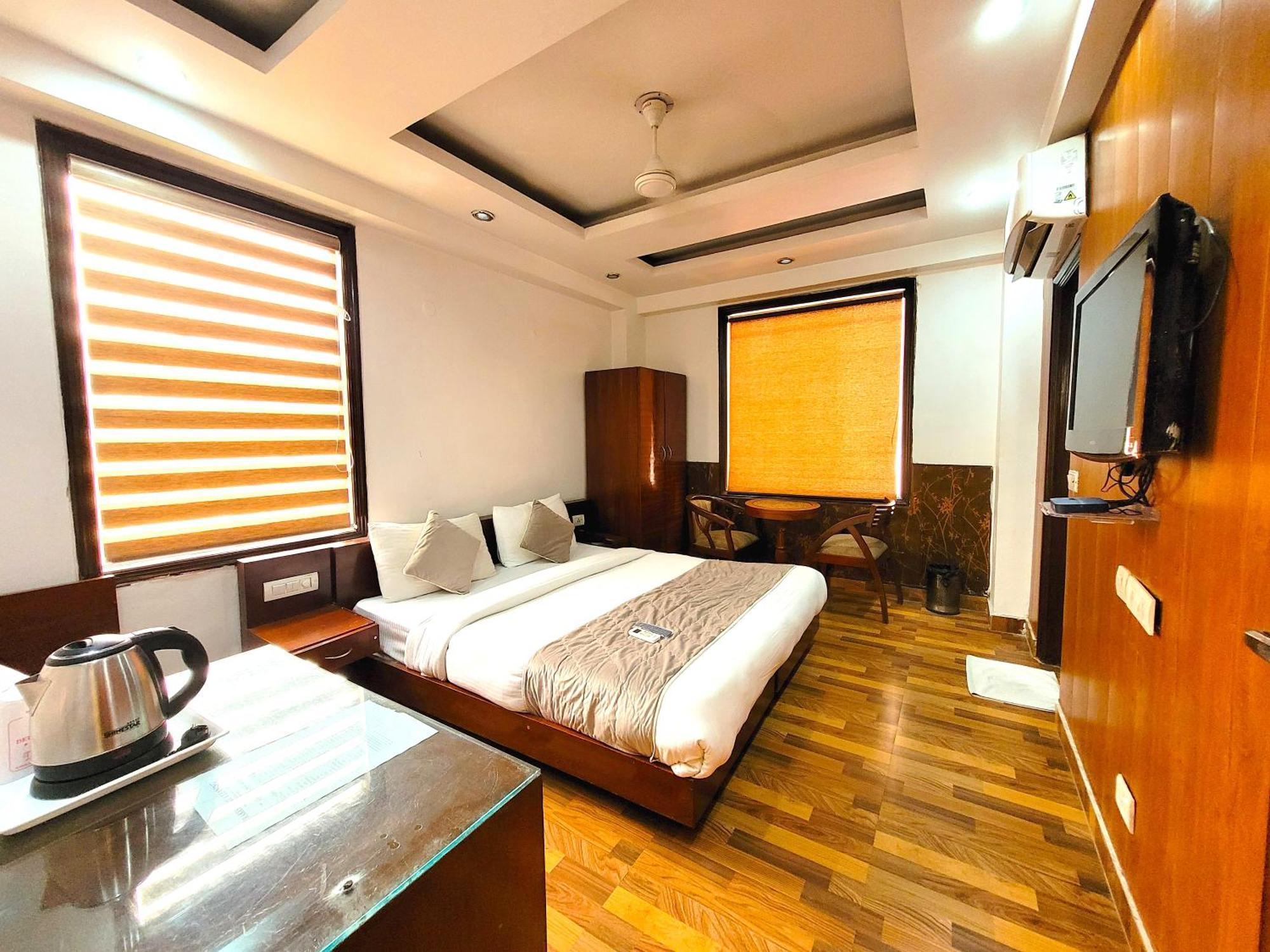 Hotel The Daanish Residency - Karol Bagh Нью-Дели Экстерьер фото