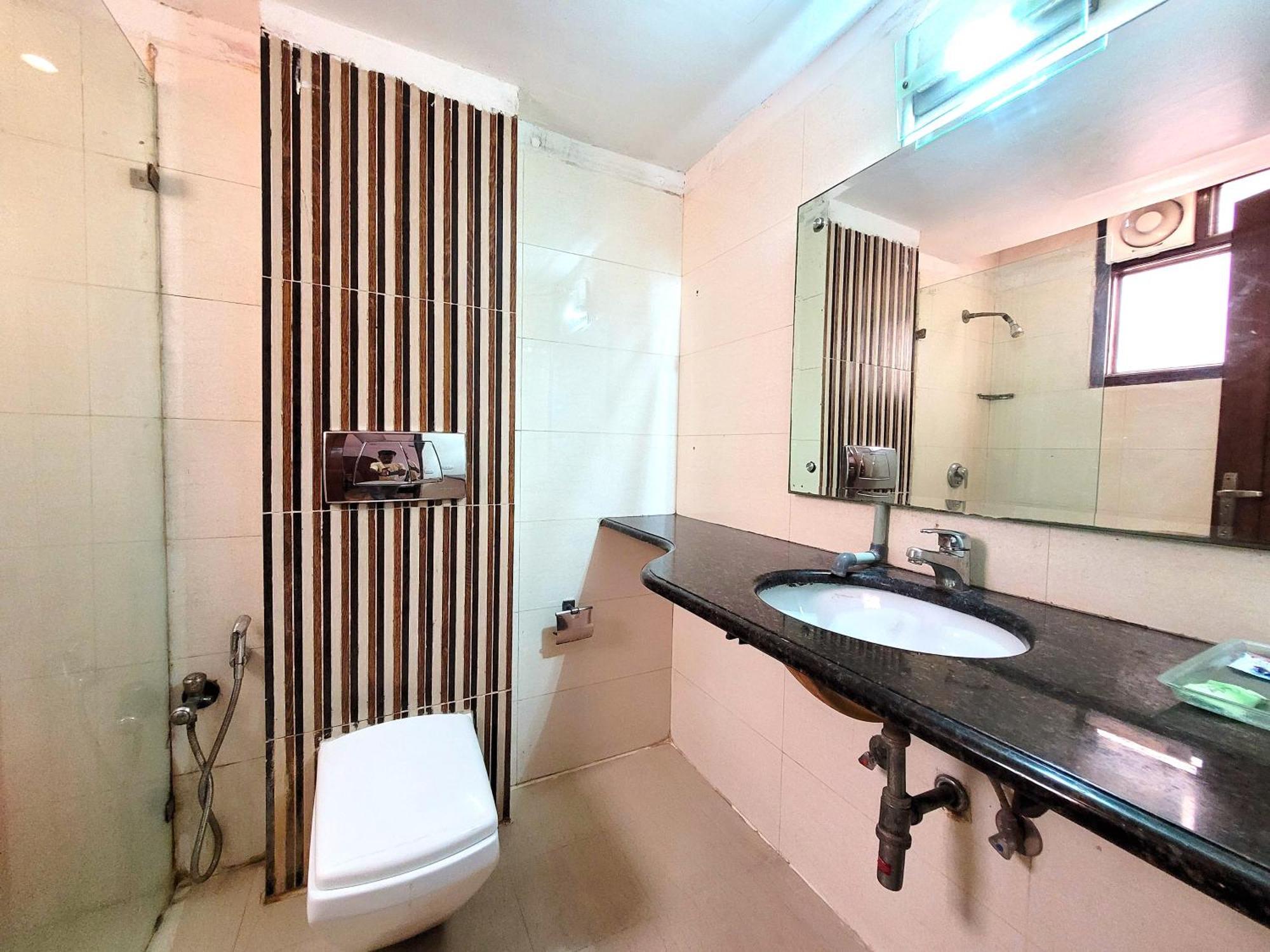 Hotel The Daanish Residency - Karol Bagh Нью-Дели Экстерьер фото