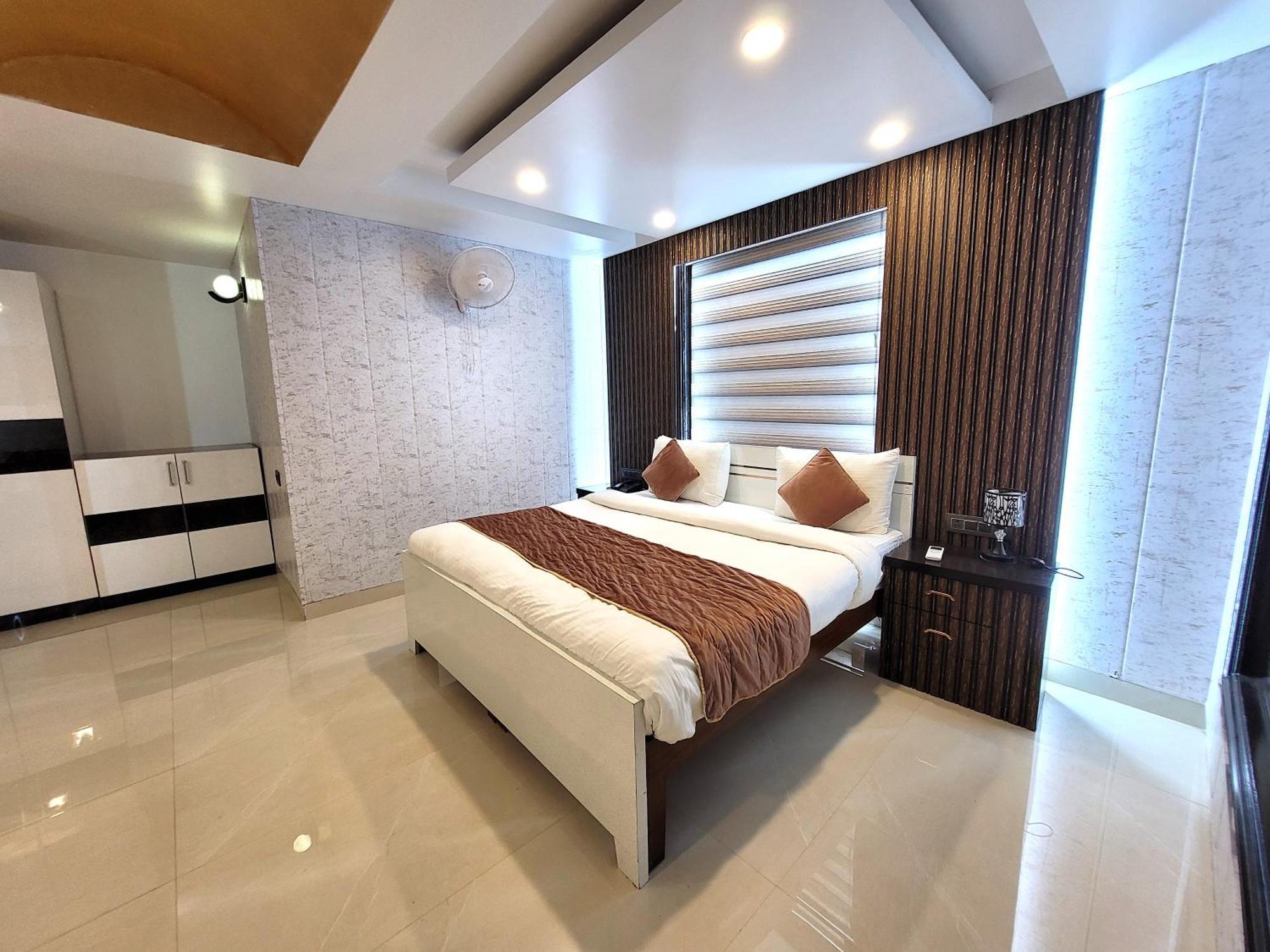 Hotel The Daanish Residency - Karol Bagh Нью-Дели Экстерьер фото