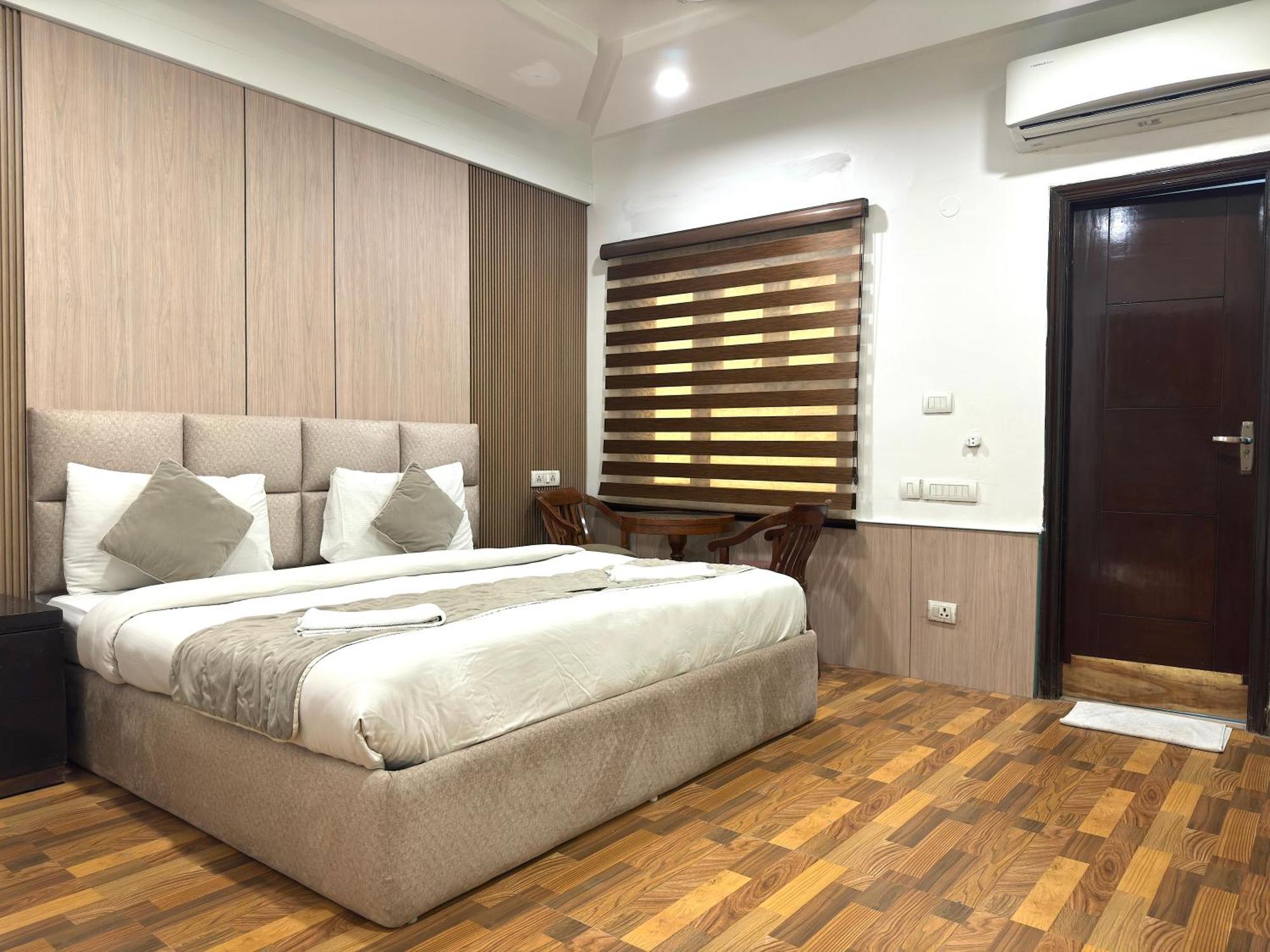 Hotel The Daanish Residency - Karol Bagh Нью-Дели Экстерьер фото