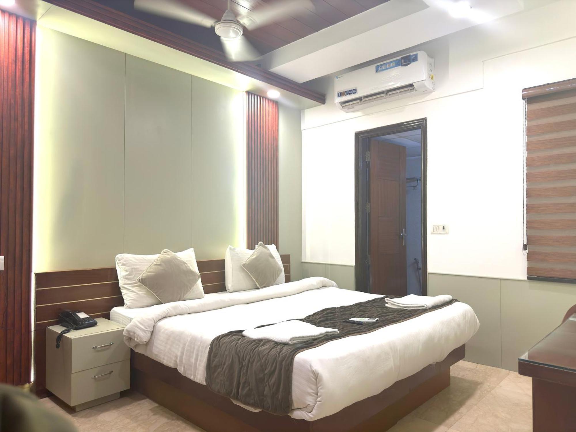 Hotel The Daanish Residency - Karol Bagh Нью-Дели Экстерьер фото