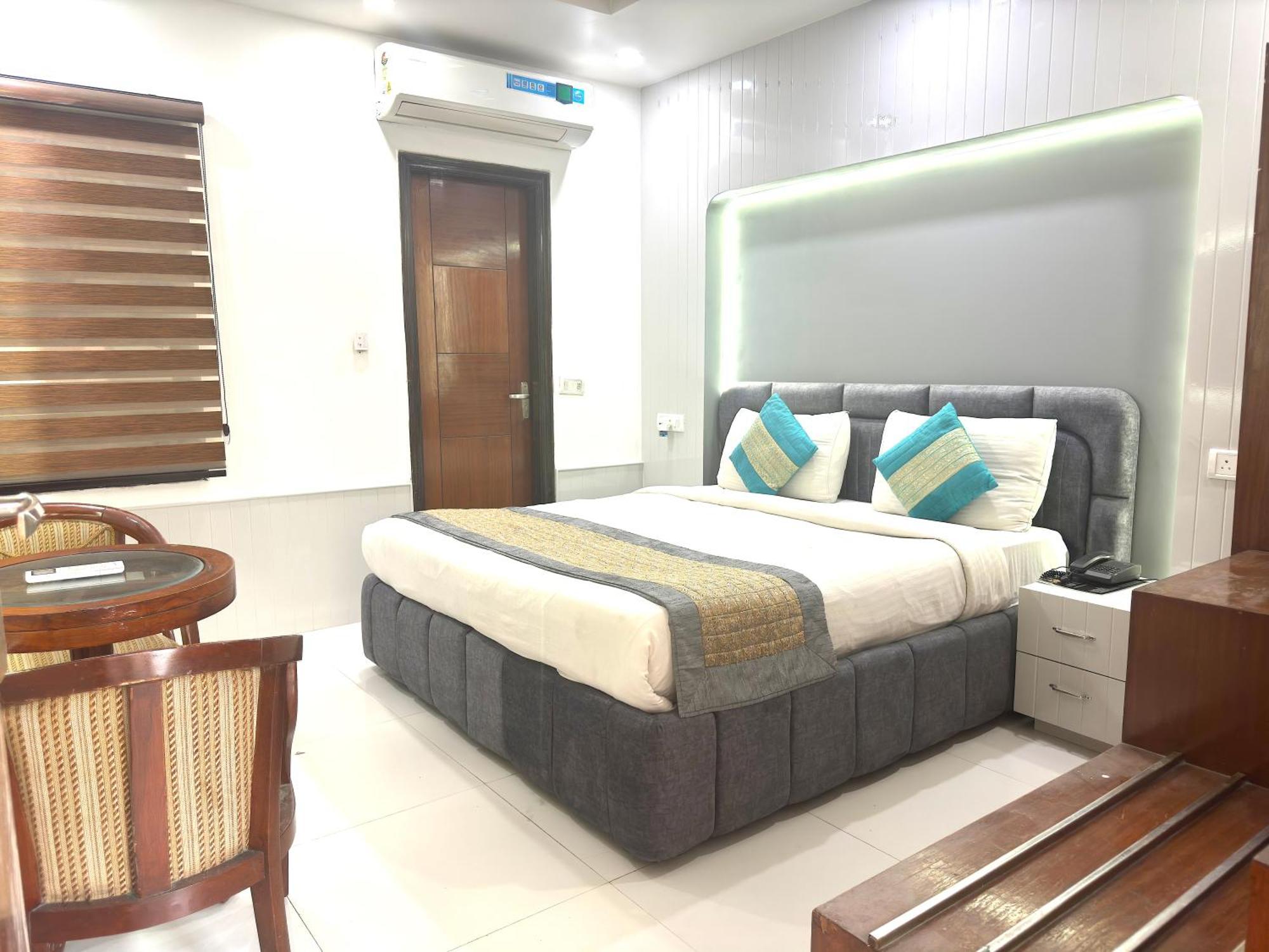 Hotel The Daanish Residency - Karol Bagh Нью-Дели Экстерьер фото