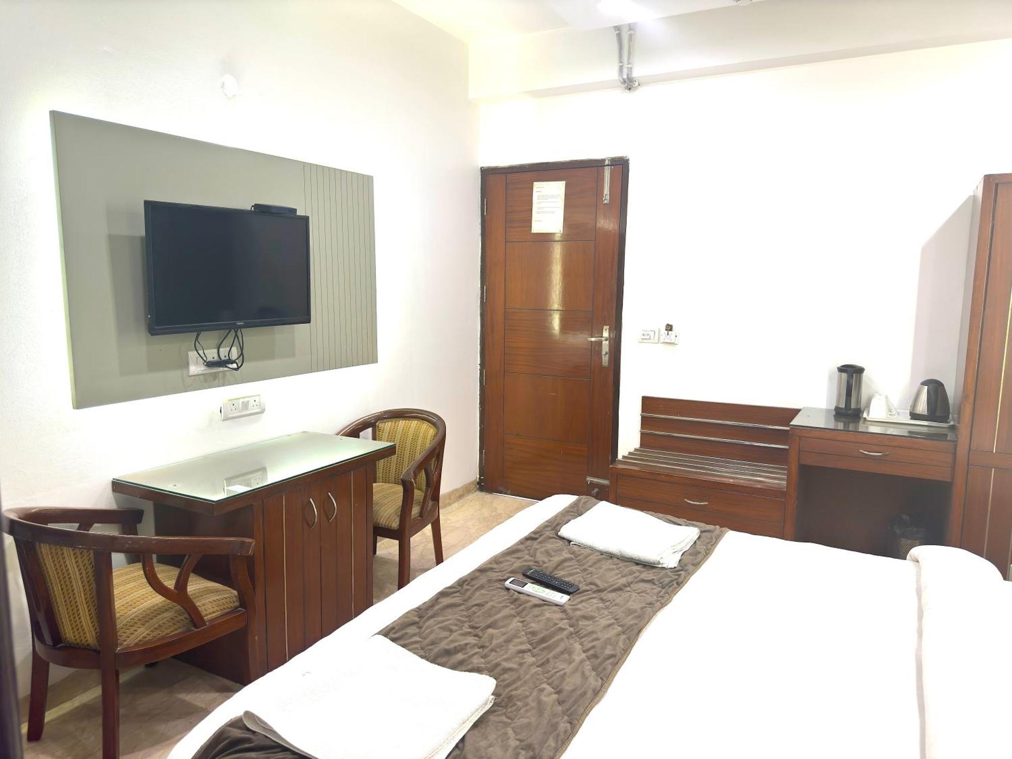 Hotel The Daanish Residency - Karol Bagh Нью-Дели Экстерьер фото