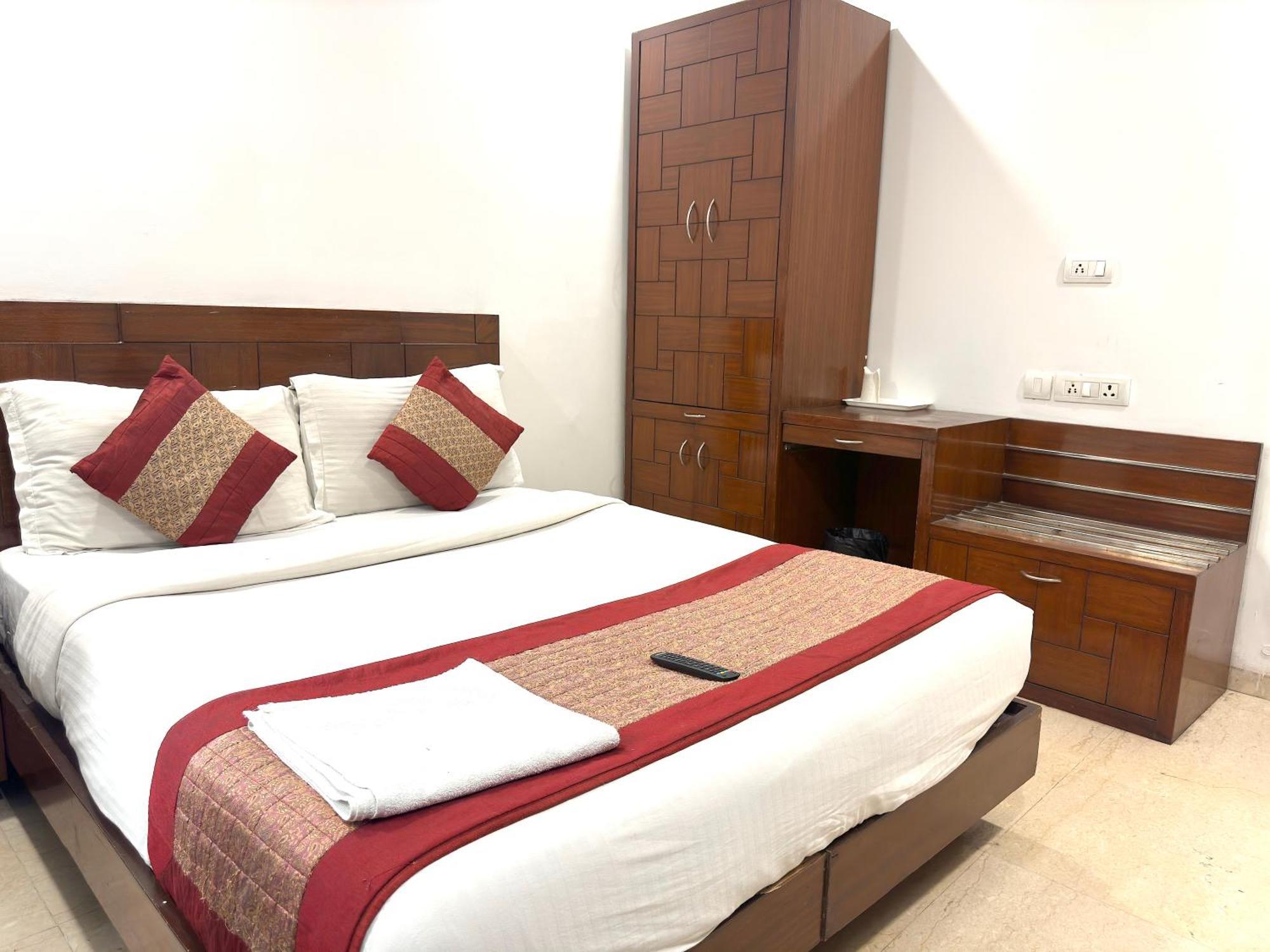 Hotel The Daanish Residency - Karol Bagh Нью-Дели Экстерьер фото